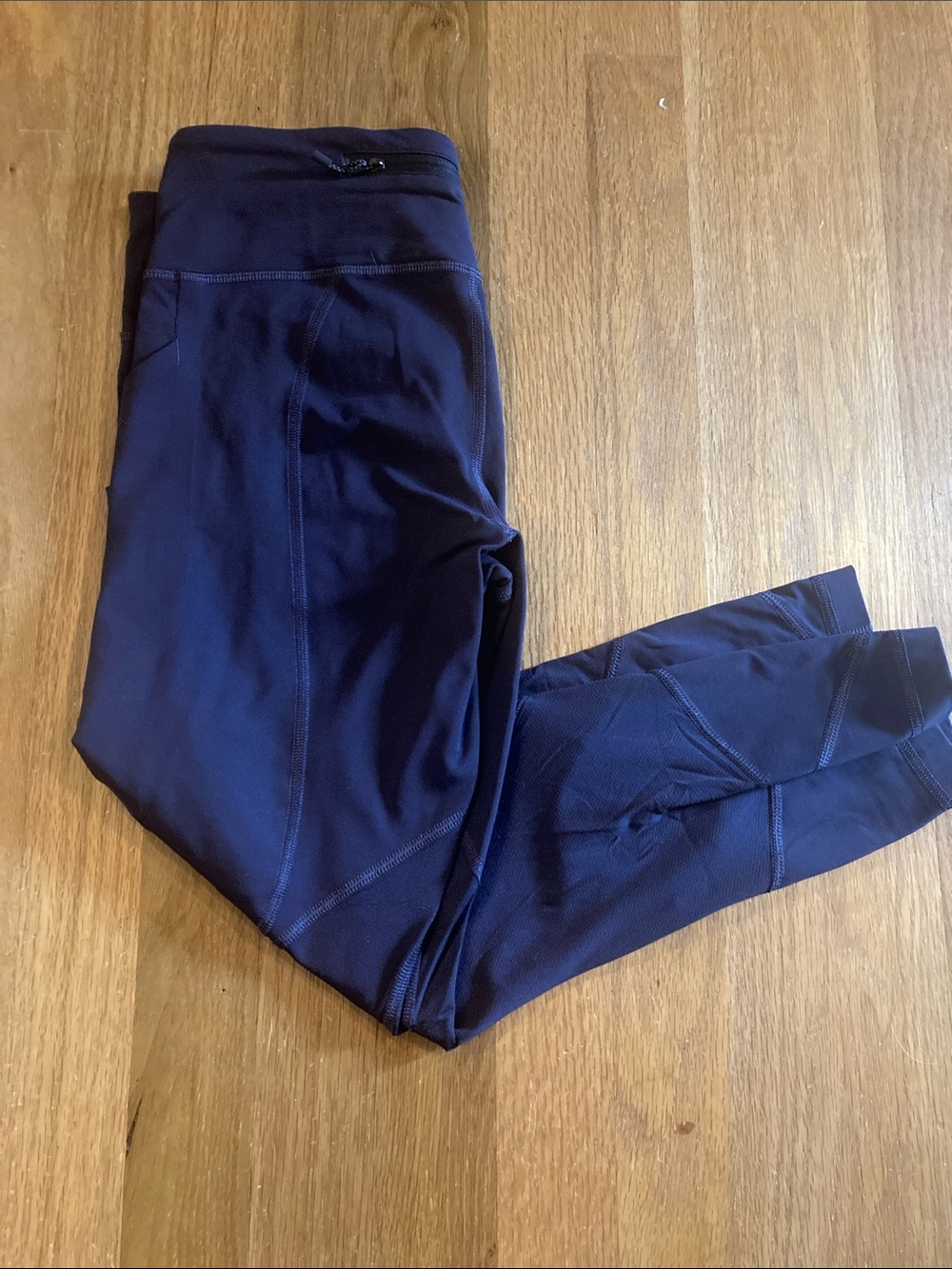 Lululemon Women’s Running Leggings w/ pockets  size 6 dark eggplant purple